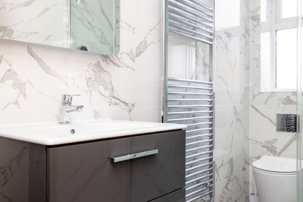 Modern bathroom fitted